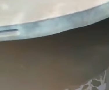 AGUA SUJA