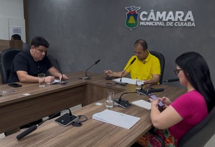 Alex-aprova-revogação-da-taxa-de-lixo