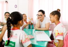 Baile das Debutantes celebra trajetória de 10 meninas do Programa Siminina