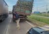VÍDEO: Gol é flagrado puxando carga gigantesca na BR-153 e acaba retido pela PRF