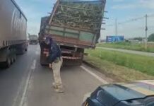 VÍDEO: Gol é flagrado puxando carga gigantesca na BR-153 e acaba retido pela PRF