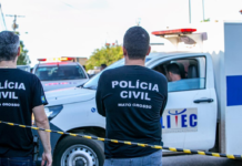 Mulher é morta a facadas pelo esposo na frente do filho após discussão