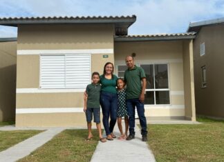 Mais de 200 famílias recebem casas em condomínio do Pedra 90 em Cuiabá