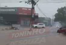 Vídeo: Temporal forte causa alagamentos no Parque Atalaia em Cuiabá