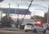 Vídeo: Viatura da Polícia Militar colide contra poste em Cuiabá