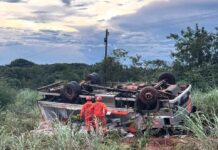 Homem morre após caminhão tombar na BR-158 em Canarana