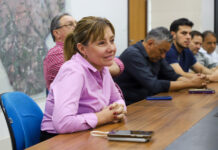 Prefeita Flávia Moretti se reúne com vereadores da base para alinhar prioridades em Várzea Grande