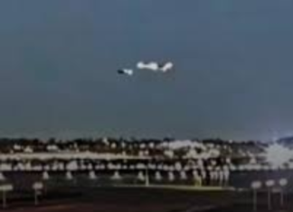 Veja – Novo vídeo mostra colisão frontal de avião e helicóptero nos EUA; 67 morreram