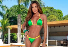 Nicole Bahls posa de biquíni em clima brasileiro após vitória da Seleção