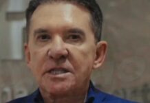 Vídeo: Ex-governador leva denúncia sobre pagamentos à Oi ao TCE-MT