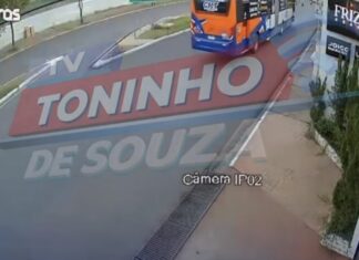 Vídeo: Câmera flagra capotagem após carro tentar desviar de caminhonete na Prainha em Cuiabá