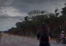 Vídeo: Jovem arrisca a própria vida ao gravar motociclistas em manobras perigosas no meio da rodovia