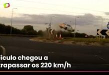 Veja Vídeo – Motorista é condenado após carro ‘voar’ em perseguição policial no Reino Unido; veja vídeo