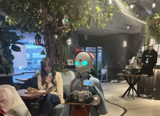 Veja Vídeo – Cafeteria no Japão inova ao colocar robôs controlados remotamente para servir os clientes