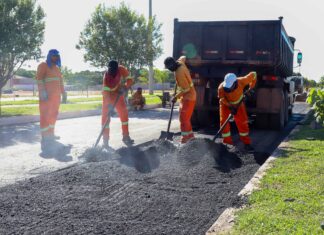 Prefeitura de Várzea Grande intensificou ação tapa-buracos e patrolamento em 12 bairros