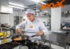 Merendeira de Cuiabá avança para concurso nacional com receita de alimentação escolar