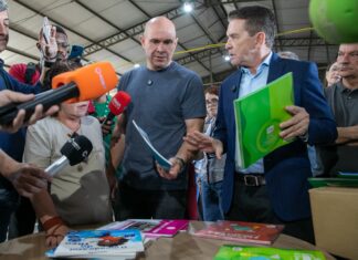 Presidente do TCE elogia transparência de Abilio em vistoria a materiais escolares em Cuiabá