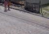 Vídeo: Criança é atingida por carro ao invadir pista no ES