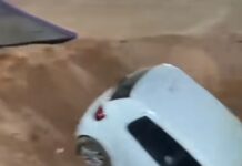 Veja Vídeo: Carro cai em buraco de obra no CPA em Cuiabá