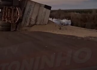 Veja Vídeo: Tombamento de carreta escancara perigo na MT-140