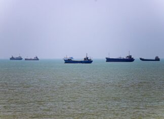 Veja Vídeo – Irã adverte navios para que não se desviem da rota demarcada em Ormuz: ‘aumentará tensões’