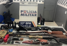 PM apreende arsenal em veículo na zona rural de Vila Rica e prende dois homens por porte ilegal de armas