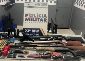 PM apreende arsenal em veículo na zona rural de Vila Rica e prende dois homens por porte ilegal de armas