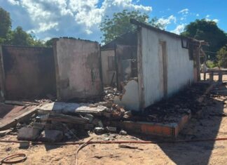 Homem é preso por tentativa de feminicídio e incêndio à própria casa em Cáceres