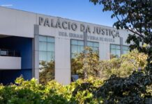 Servidores fazem ato no TJ e cobram fim de descontos dos consignados