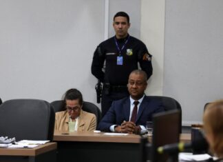 Bióloga é condenada a seis anos por matar dois jovens atropelados e fica impedida de dirigir