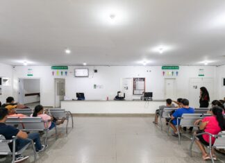Chuva atípica causa vazamentos pontuais durante reforma do telhado da UPA Morada do Ouro em Cuiabá