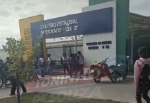 Veja Vídeo: Portão fecha e dezenas de alunos ficam do lado de fora de colégio estadual em Cuiabá