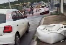 Veja Vídeo – Moradores de VG enfrentam calçadas tomadas por entulhos e disputam espaço com veículos nas ruas