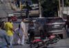 Veja Vídeo – Motoqueiro é fechado por carro e é arremessado em Cuiabá