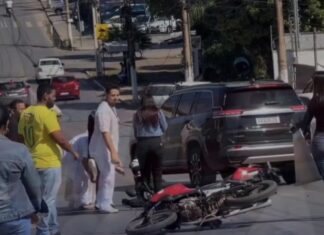 Veja Vídeo – Motoqueiro é fechado por carro e é arremessado em Cuiabá