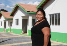 Governo de MT entrega 50 casas gratuitas a famílias vulneráveis em Querência
