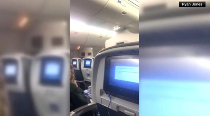 bluetooth-nomeado-como-bomba-faz-aviao-retornar-ao-00902335-9158604048af7a13a3a0df759d84f1d7.jpg