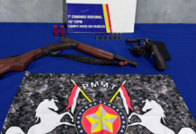Cavalaria da PM apreende armas de facção e prende jovem em Campo Novo do Parecis