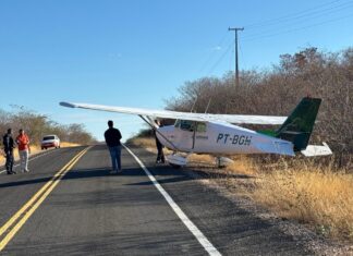 Veja Vídeo – Avião monomotor faz pouso forçado em rodovia no interior do PI após pane elétrica; veja
