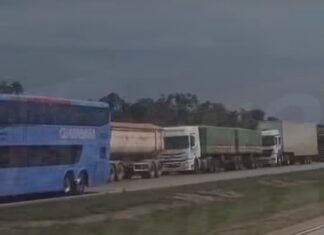 Veja Vídeo – Trânsito em meia-lua na BR-364 após colisão próximo a Cuiabá