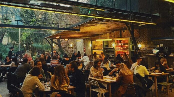 o-restaurante-chui-tem-600-metros-quadrados-1699895319513_v2_900x506