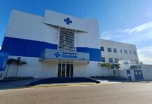 Adolescente de 17 anos fica ferido após cair em quadra de escola em Cáceres