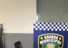 Homem alcoolizado e sem CNH é detido após bater carro contra portão de residência em Várzea Grande