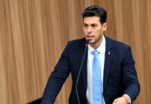 Artigo por Charles da Educação – Antes da faixa, tem uma professora que chegou cedo
