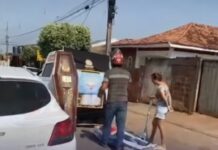 Veja Vídeo – Funcionário de funerária simula próprio velório em via pública e causa surpresa em Mirassol D’Oeste