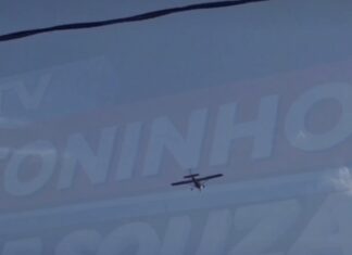 Veja Vídeo – Avião com caixas de som chama atenção durante divulgação de circo em Várzea Grande