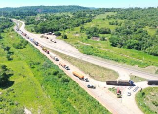 BR-364 terá bloqueio neste sábado para retirada de carreta na Serra de São Vicente