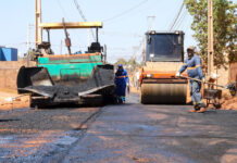 Obras de drenagem e pavimentação avançam em 45 ruas do Paiaguás em Várzea Grande