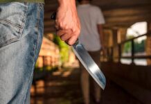 Homem é esfaqueado por vizinho após briga por causa de cachorro