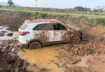 Motorista fica preso sob carro após capotamento na BR-174 em Pontes e Lacerda